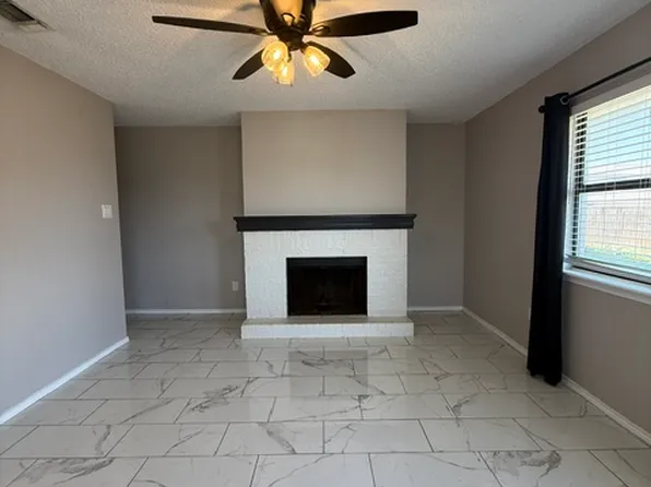 5816 8th St #B, Lubbock, TX 79416