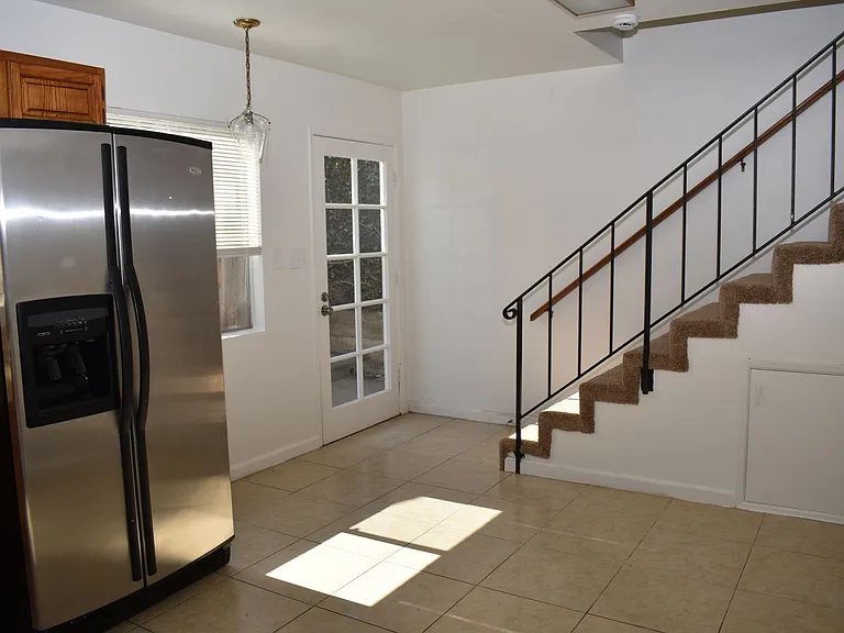 512-516 N Citrus Ave — Photo 5