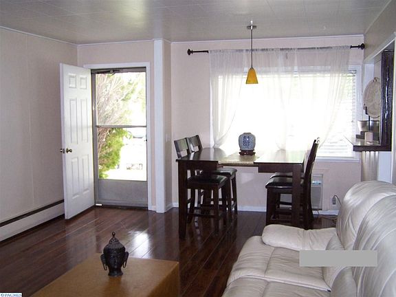 5th image of 1020 Winslow Ave