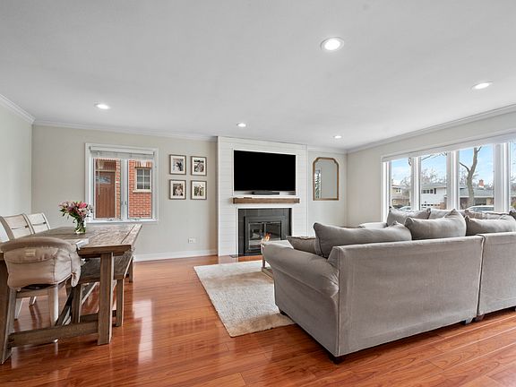 4th image of 1915 Glenview Ave