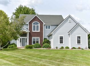 W290N7341 Bark River Ct, Hartland, WI 53029