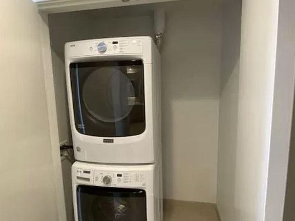 3rd image of 1204 S Flower St #2802
