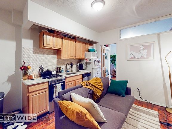 3rd image of 309 E 9th St #3E