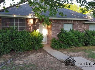 1808 McAlaster St, Cedar Hill, TX 75104
