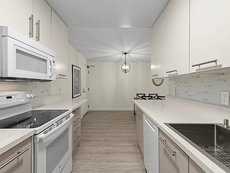 8338 Regents Rd #2O — Photo 10