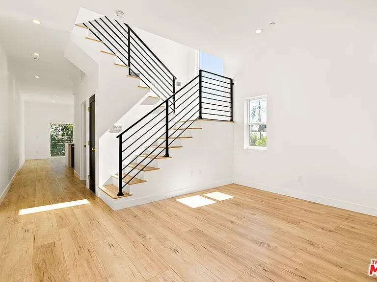 3420 12th Ave #1/2 — Photo 2