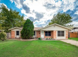 2554 W Rochelle Rd, Irving, TX 75062