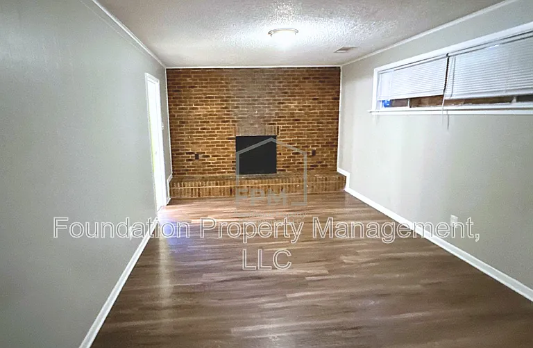 672 Carpenter St — Photo 7