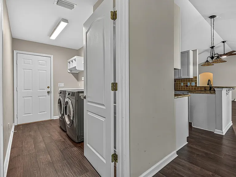 6326 Glasgow Dr — Photo 26