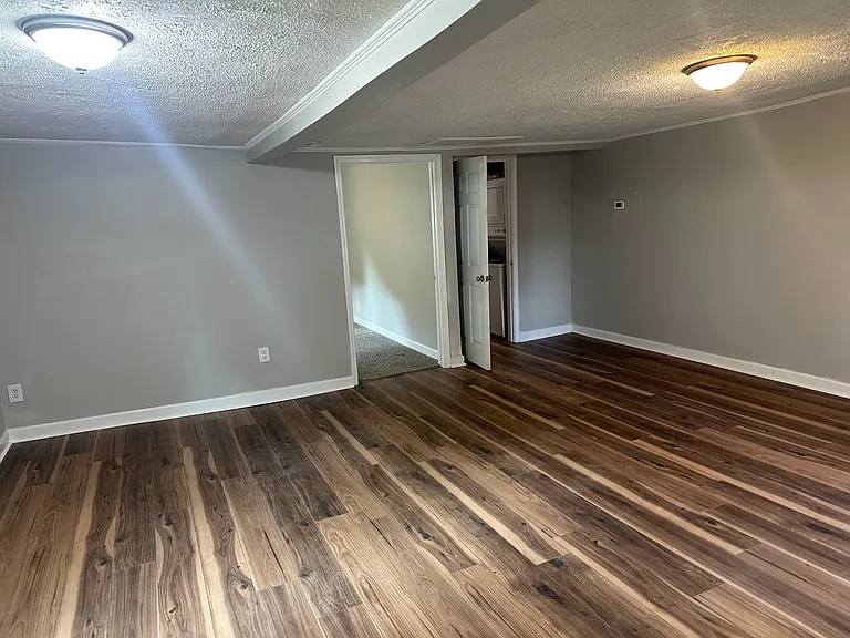 782 Hillsboro St — Photo 6