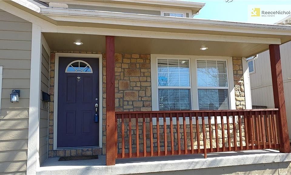 Cute front porch.