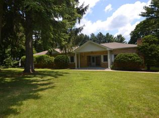 25 Gravesleigh Ter, Pittsfield, MA 01201