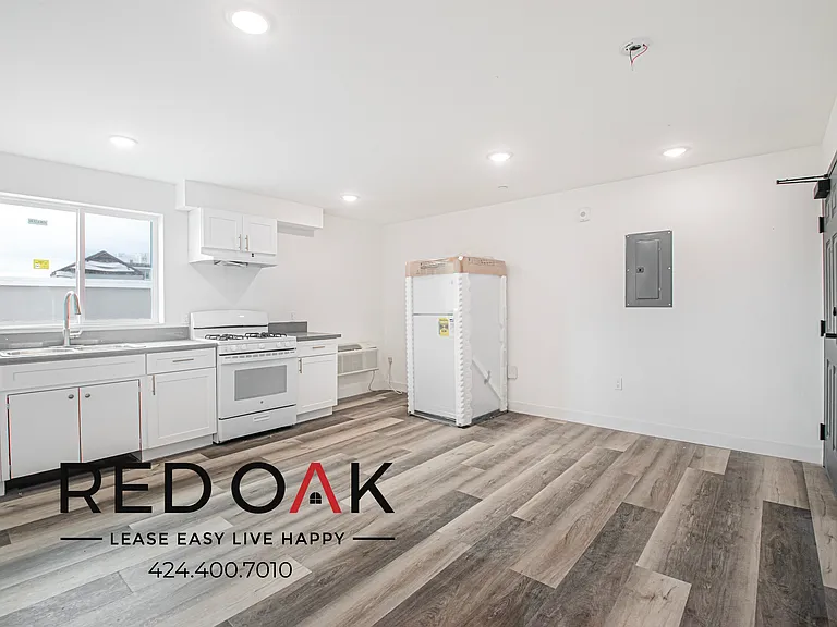 2837 San Marino St #301 — Photo 2