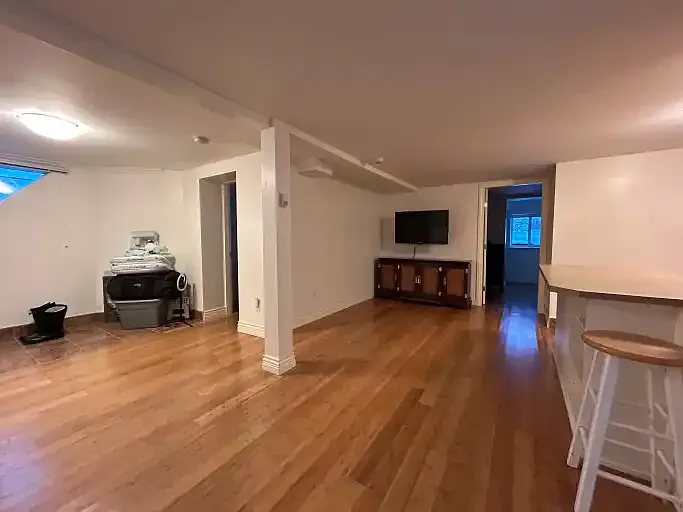 2 bed, 1.0 bath, 800 sqft, $1,995 — Photo 2