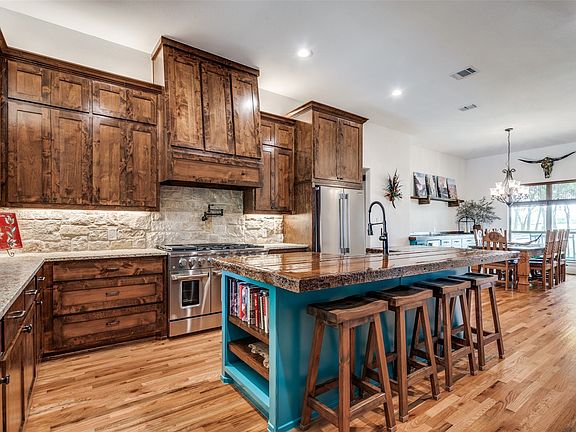 4th image of 626 Lone Tree Rd