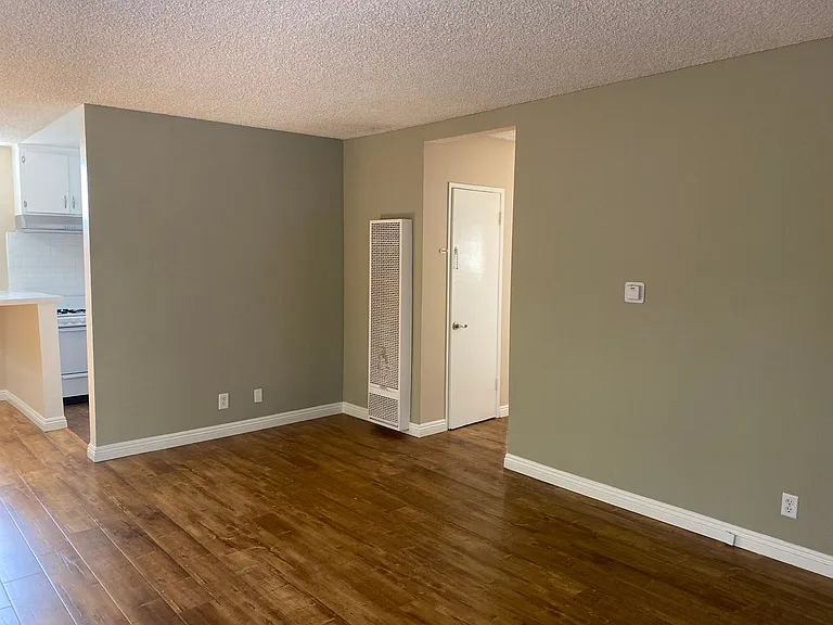 3104 Montrose Ave — Photo 10