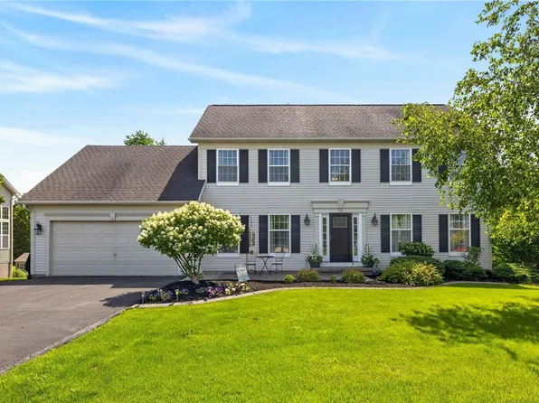12 Shady Pine Ln, Rochester, NY 14612