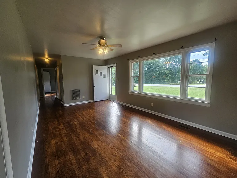 551 Woodland Cir — Photo 2