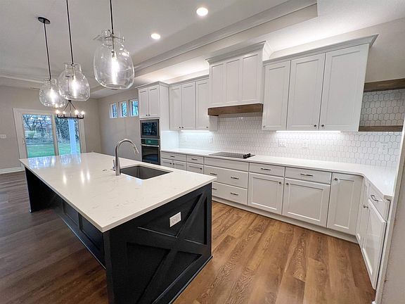 2nd image of 612 E Park Pl