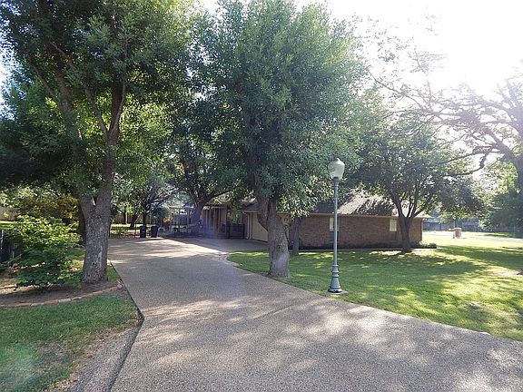 3rd image of 201 Cobblestone Ln