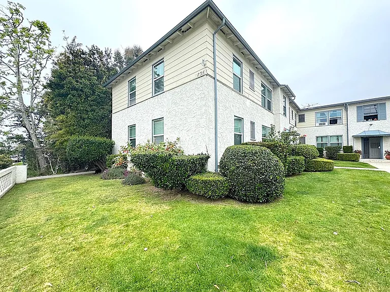 835 Bay St #1 — Photo 42