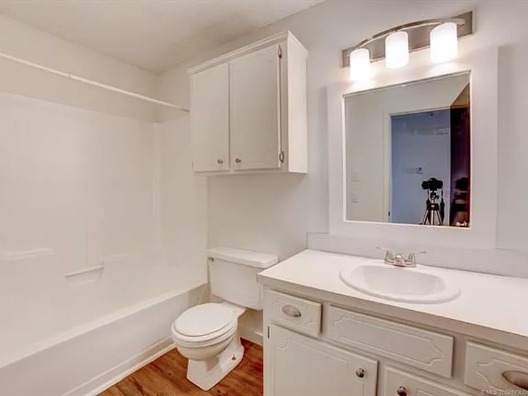 11115 S Date St — Photo 11