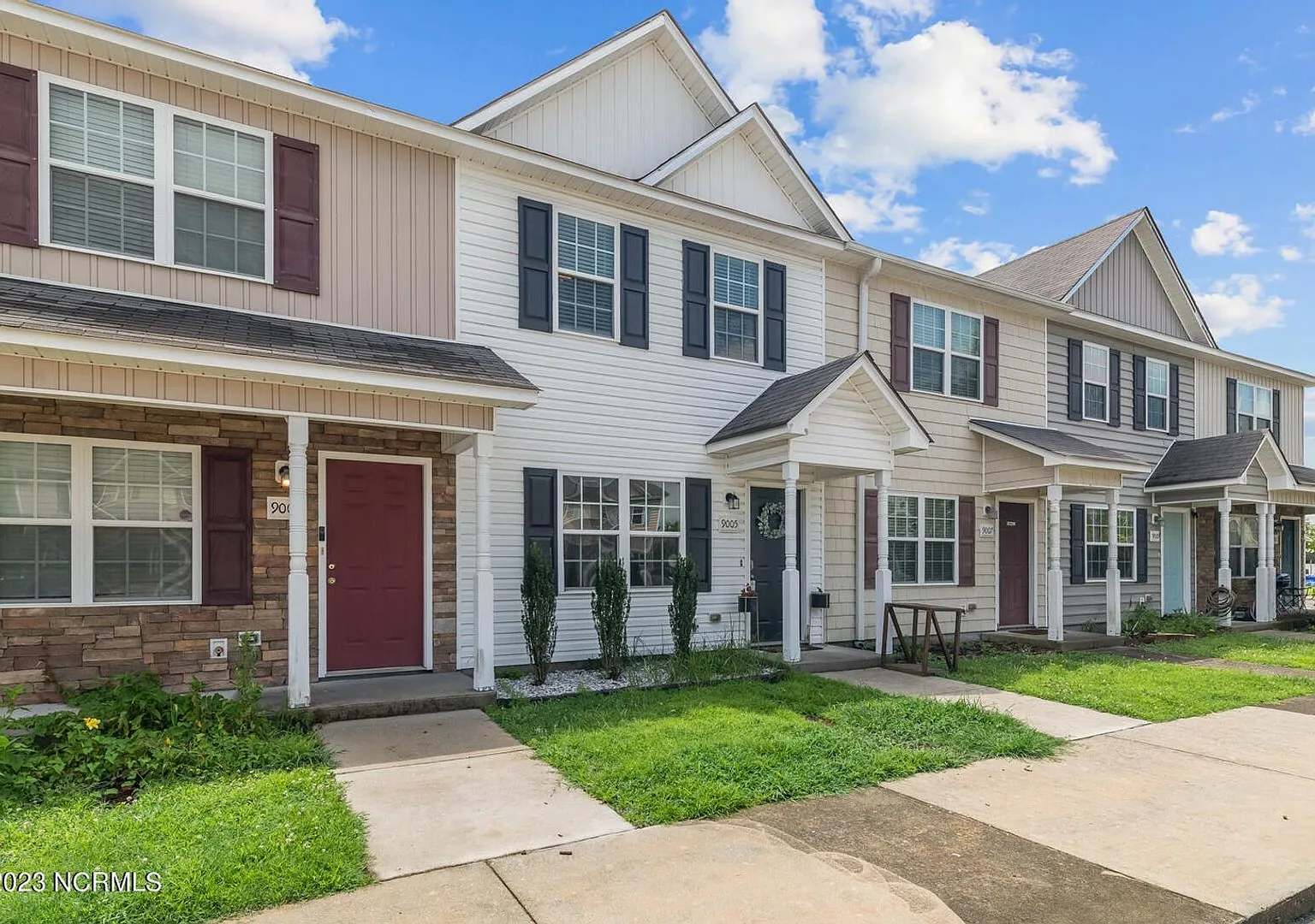 2 Bed 2.5 Bath Townhome — Photo 3