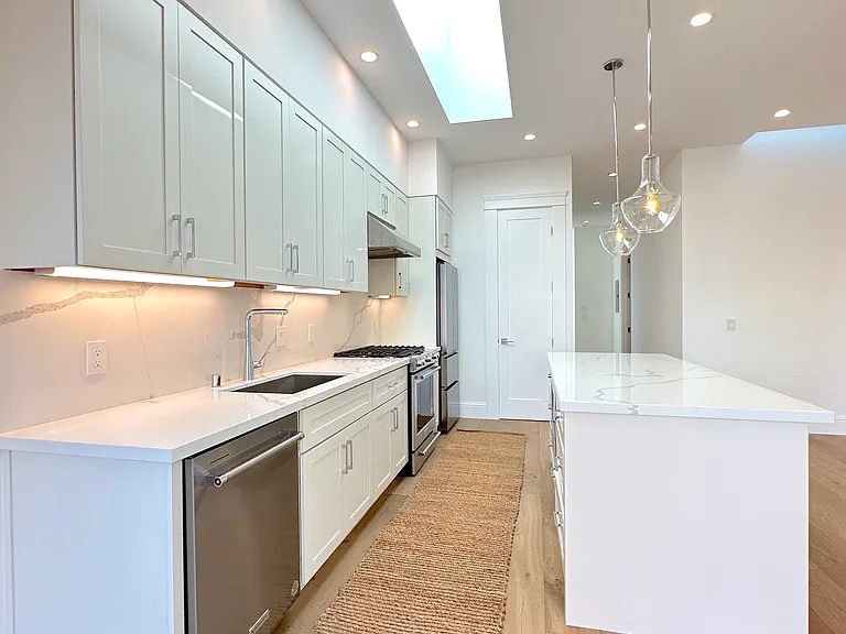 576 Chestnut St — Photo 6