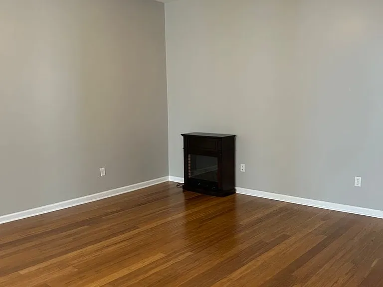37 W High St — Photo 3