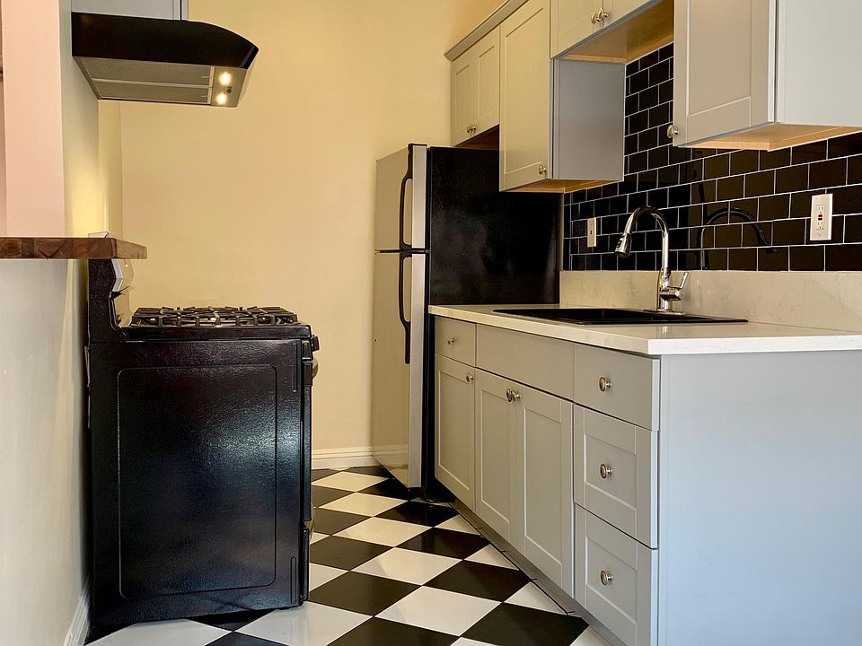 1st image of 4029 Oakwood Ave #1