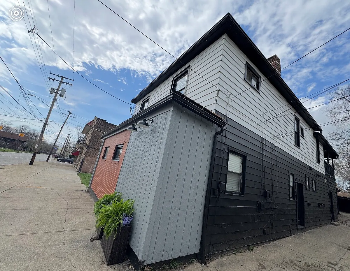 Building Photo - 6511 Lansing Ave #4