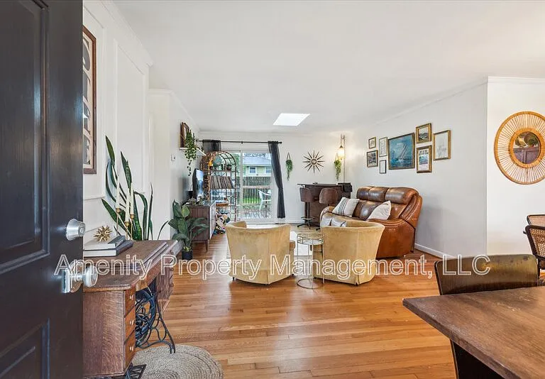 409 Caren Dr — Photo 4