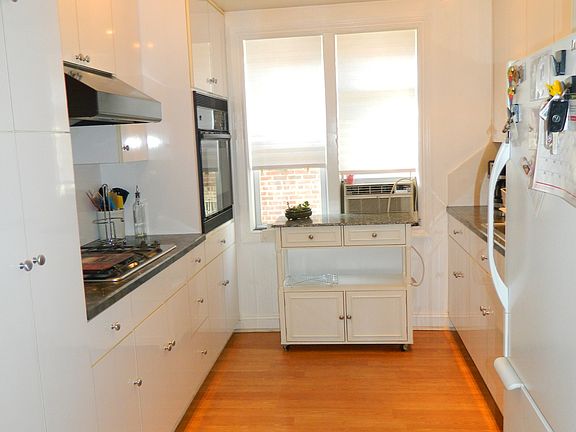 5th image of 2932 Mickle Ave