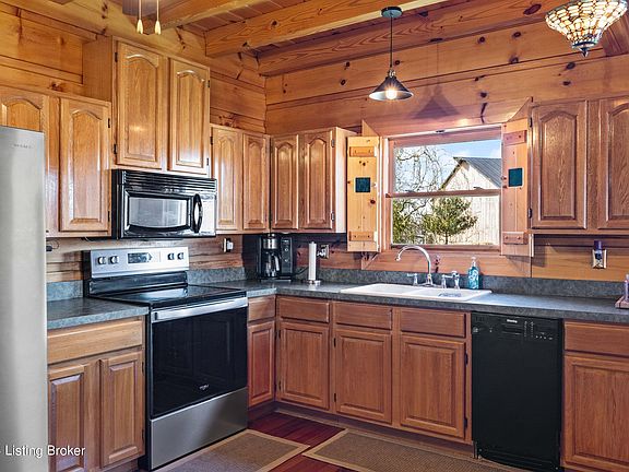 3rd image of 9012 W Patoka Ln