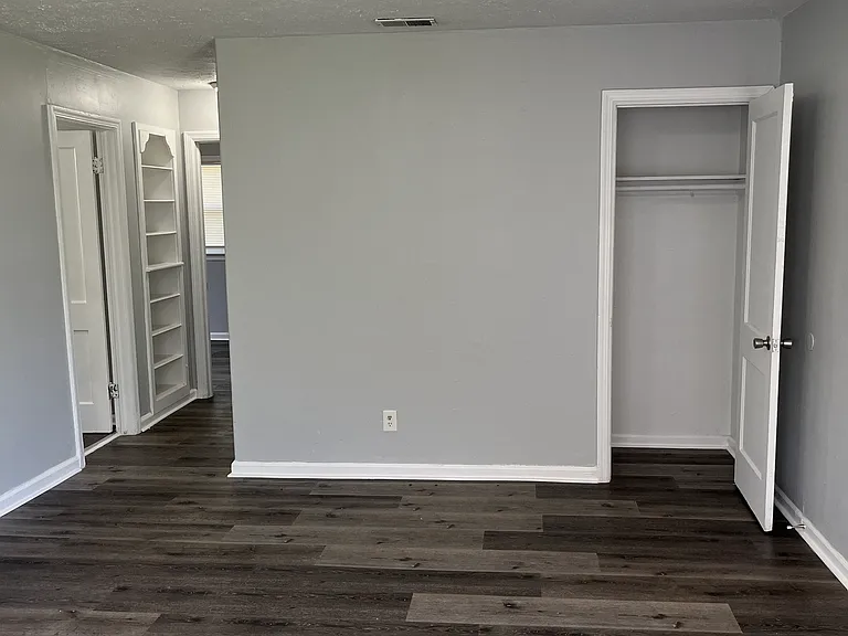 2226 N Kenyon St — Photo 6