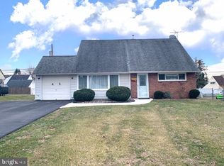45 Quail Rd, Levittown, PA 19057