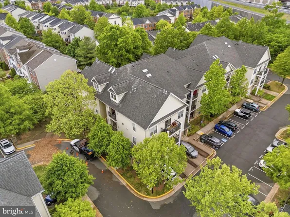 5172 William Colin Ct #A, Centreville, VA 20120