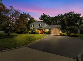 27 Westmoylan Ln, Coram, NY 11727