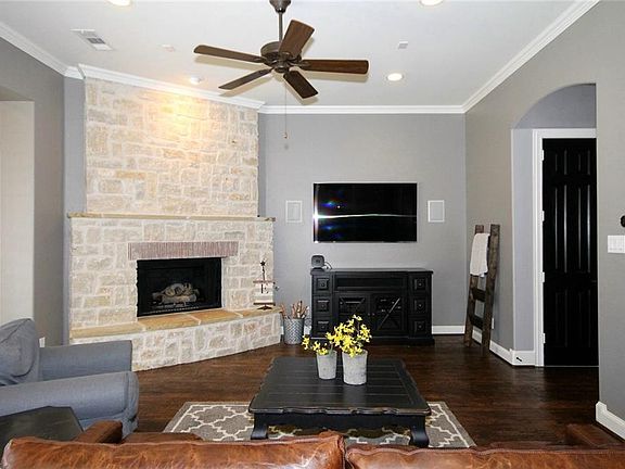 5th image of 14855 Foxbriar Ln