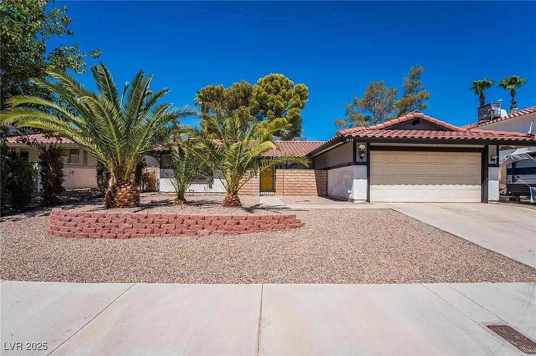 3 bed, 2.0 bath, 1640 sqft, $3,495 — Photo 2