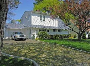 42 Bobolink Ln, Levittown, NY 11756