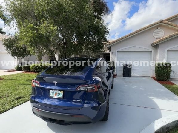 1955 Waterside Ct E