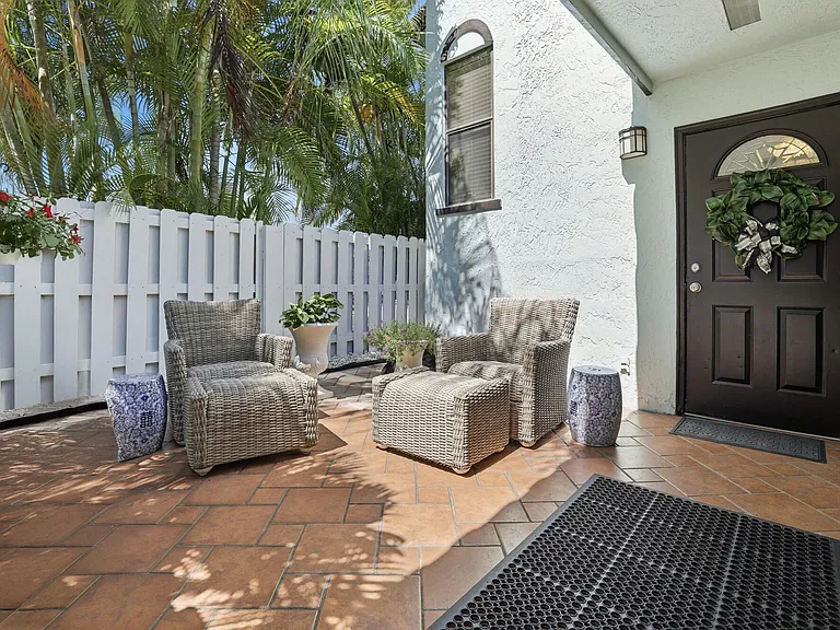 22316 Pineapple Walk Dr — Photo 2