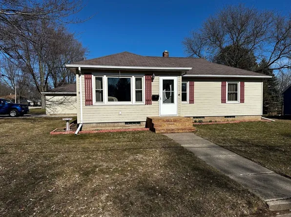 27 S Park St, Clintonville, WI 54929