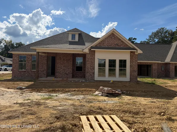 2111 Freedom Ring Dr, Brandon, MS 39047