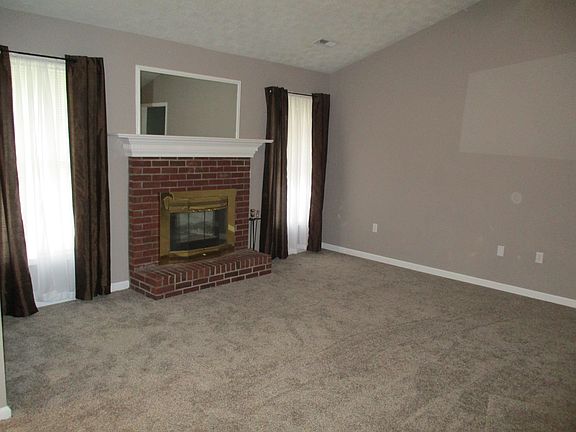 Living Rm-Cathedral Ceiling