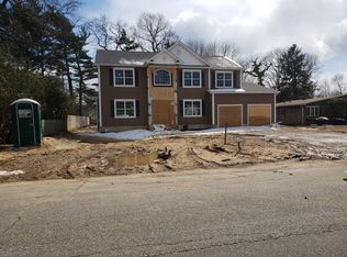 110 Village Line Rd, Babylon, NY 11702