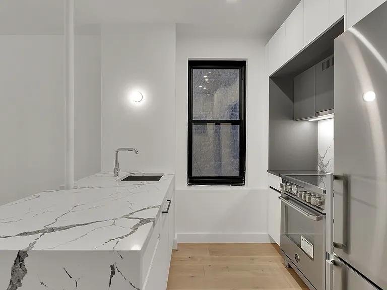 145 Henry St #6E — Photo 7