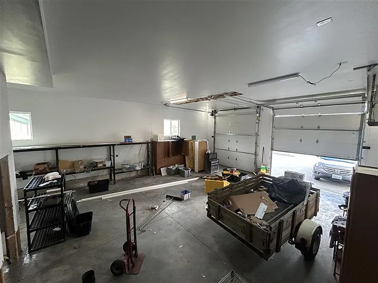 211 Baker St — Photo 21