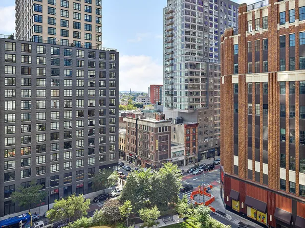 11 Hoyt Street image 3 of 29